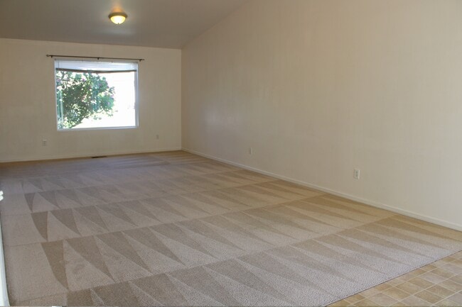 Photo - 1503 Trisha Way