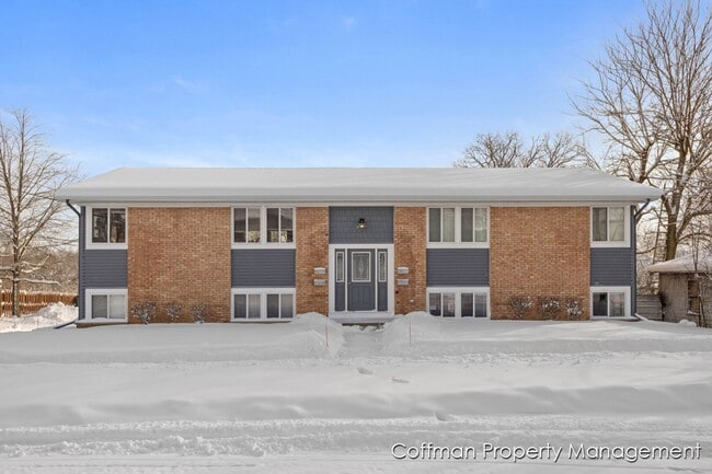 Building Photo - 810 Benson Ave NE Unit 806