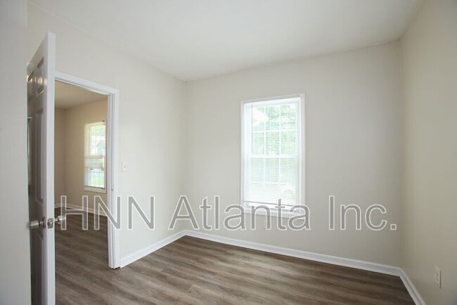Photo - 1049 Sims St SW