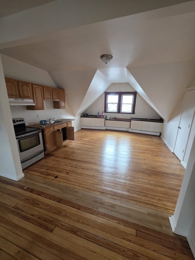 Building Photo - 12 Noxon St Unit 3