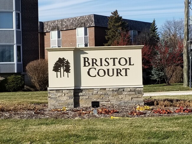 Building Photo - 400 Ascot Dr Unit 2D