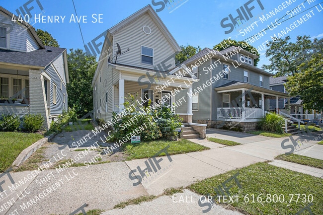 Photo - 440 Henry Ave SE House