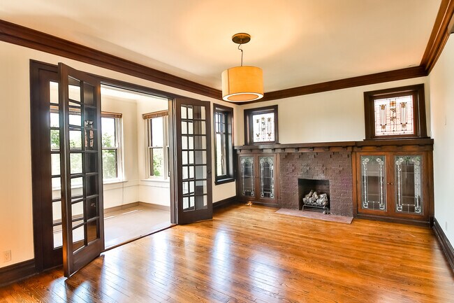 Photo - 2548 W Logan Blvd Unidad 2