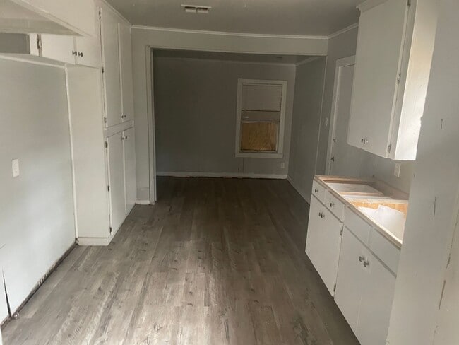 Building Photo - 4255 Rightway Ave