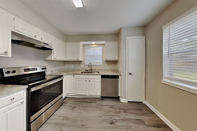 Photo - 3103 Heritage Green Dr