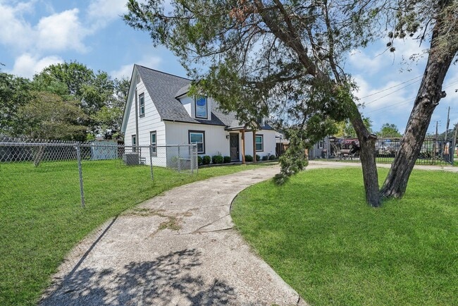 Photo - 7323 Farnsworth St