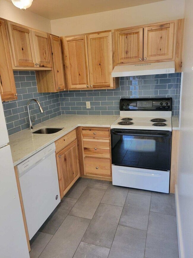 Photo - 3597 Nottingham Ct Unit #2