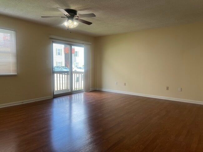 Photo - 206 Stone Gate Cir