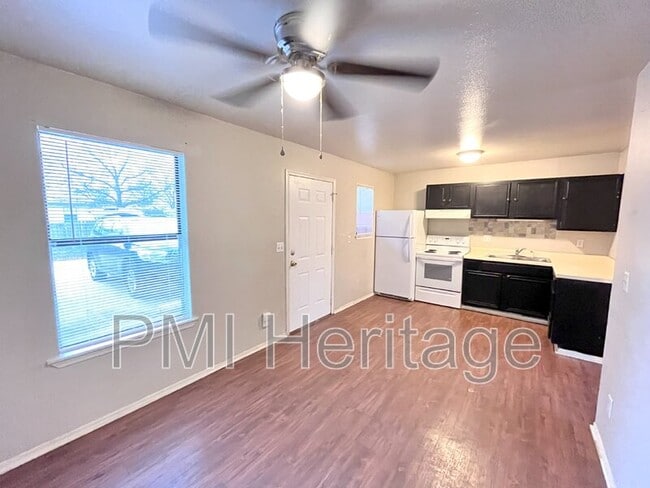 Photo - 809 E Huntsville Ave Unit Apt 105