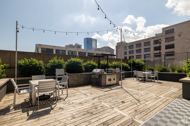 Courtyard with Grilling