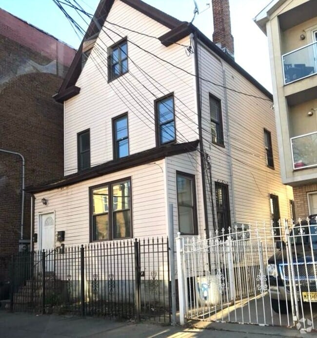 Building Photo - 159 3rd St Rental