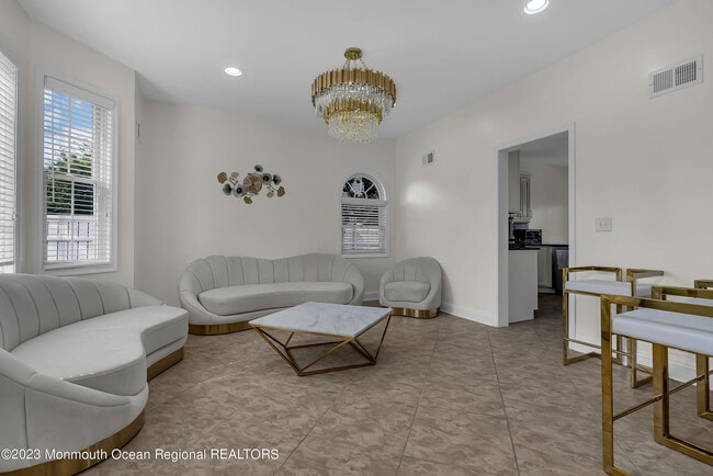 Photo - 1607 Holbrook St