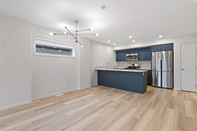 Photo - 11440-11487 87 St NW Unit 2