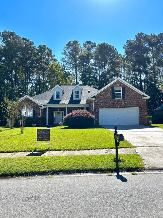 Building Photo - Beautifully Updated 4-Bedroom Home in Pool...