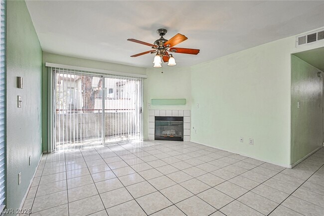 Photo - 4955 S Lindell Rd Unidad 221