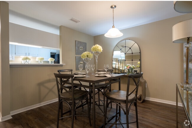 2BR,2BA_Barbaretta_1024 SqFt - South Pointe Apartments and Homes