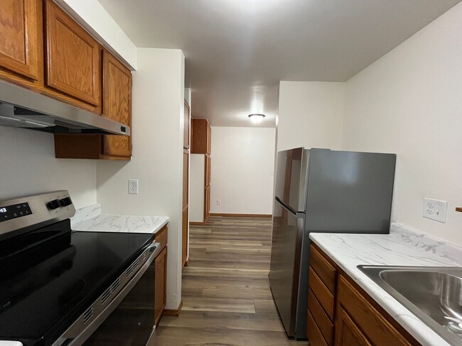 Photo - Updated 1st floor 1 X 1 Beaverton Condo! Close to Downtown Beaverton! Spacious & Open, Close to N... Unit F23