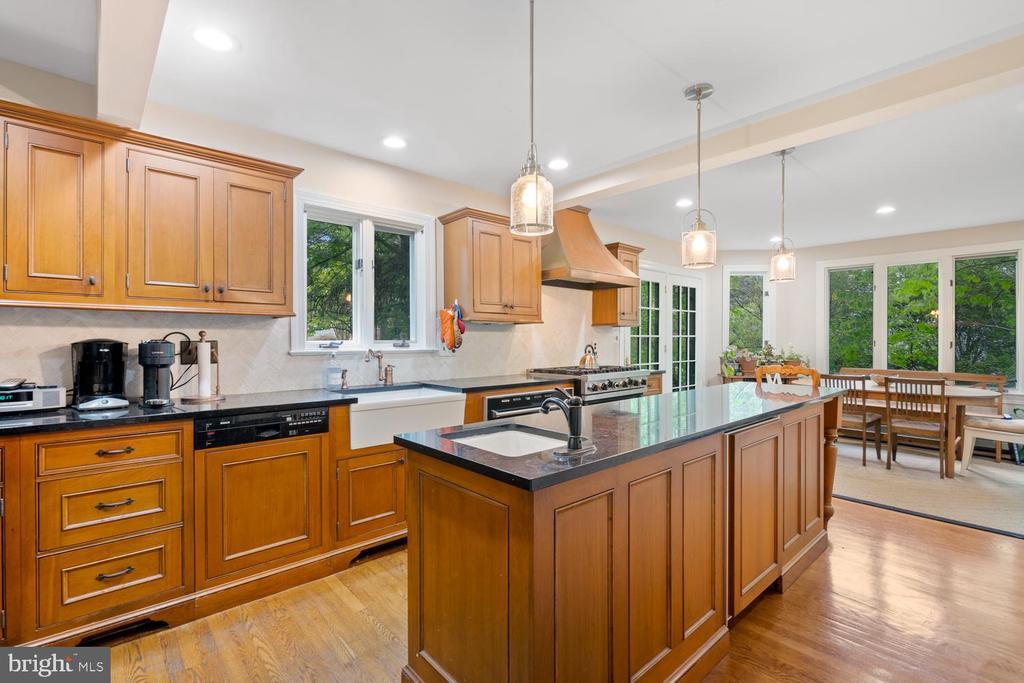 Photo - 3203 Leland St