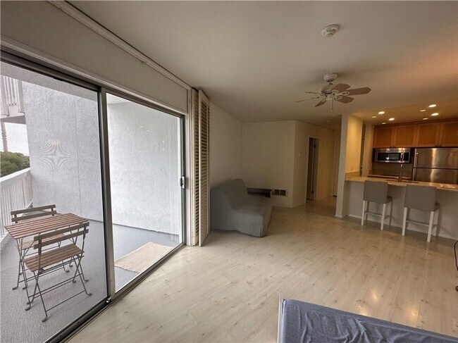 Photo - 640 The Village Unidad A