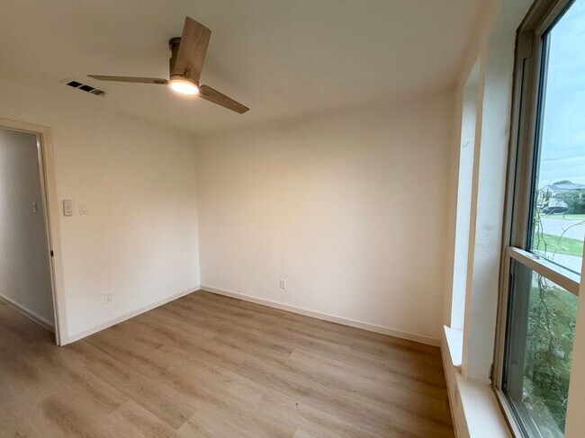 Photo - 3308 Meadowview Dr