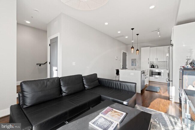 Photo - 3525 14th St NW Unit 4