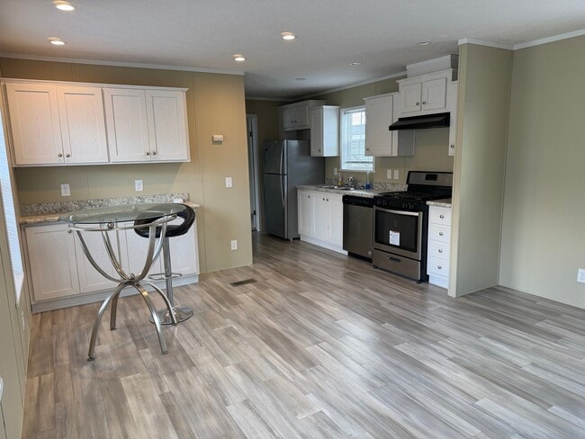 Building Photo - 14139 S Western Ave