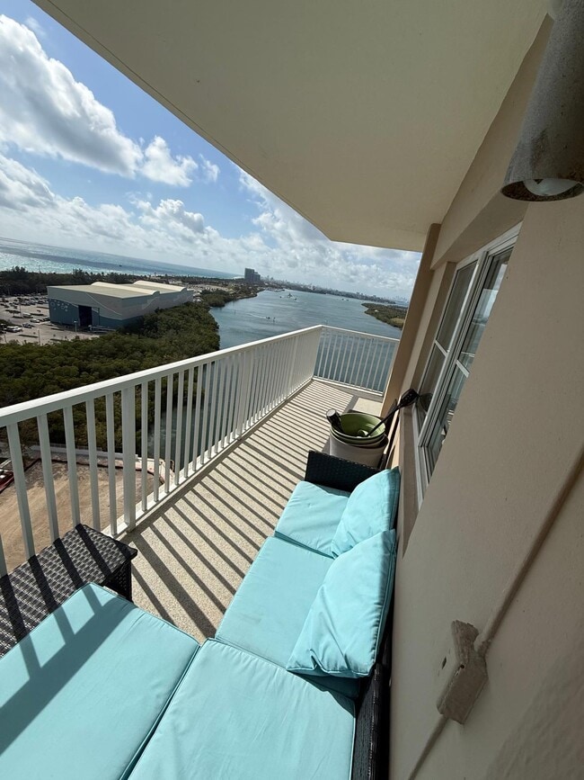 Photo - 300 Bayview Dr