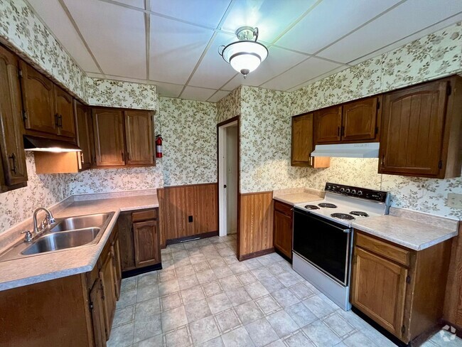 Building Photo - 106 E 4th St Unit 106 Rental