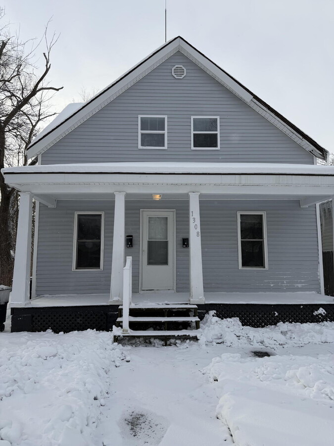 Photo - Available 2/15!