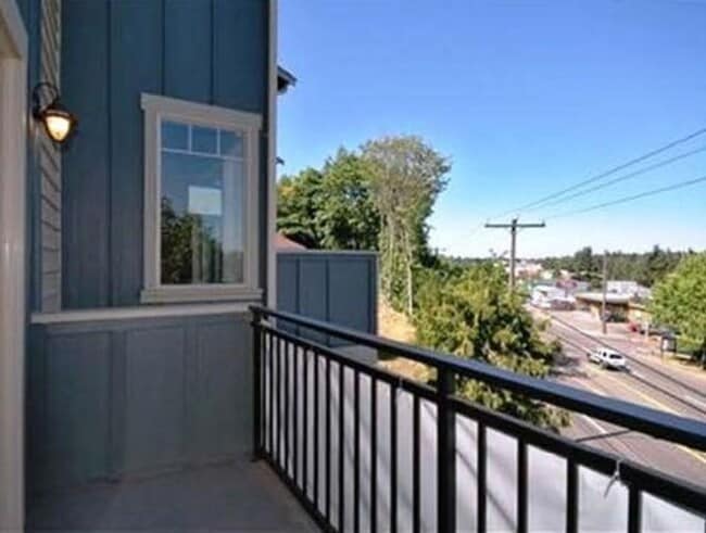 Photo - Townhouse Move-In Special – Half Month Fre...