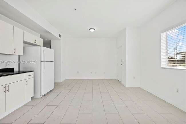 Photo - 405 E 7th St Unit 206