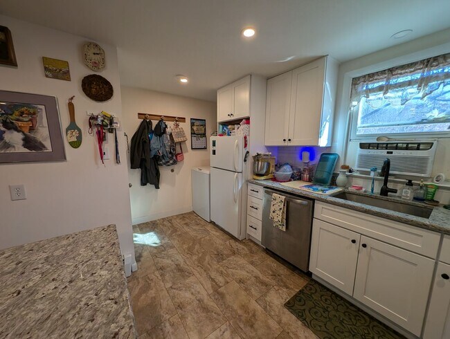 Photo - Beautiful and Spacious 1 Bed 1 Bath Apartment Above Garage