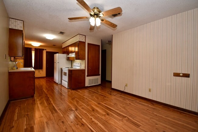 Photo - 930 Sybil Dr