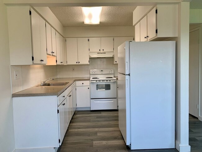 Building Photo - ES2275 -Eagle Rock Apartments