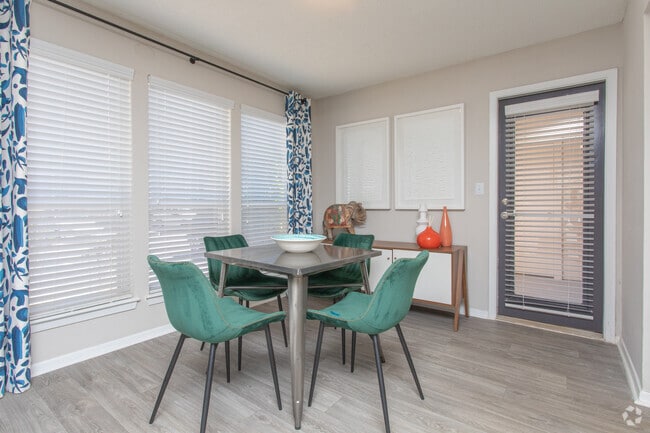2BR, 2BA - 1072SF