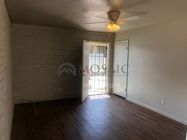 Photo - 1204 S McClintock Dr Unidad A
