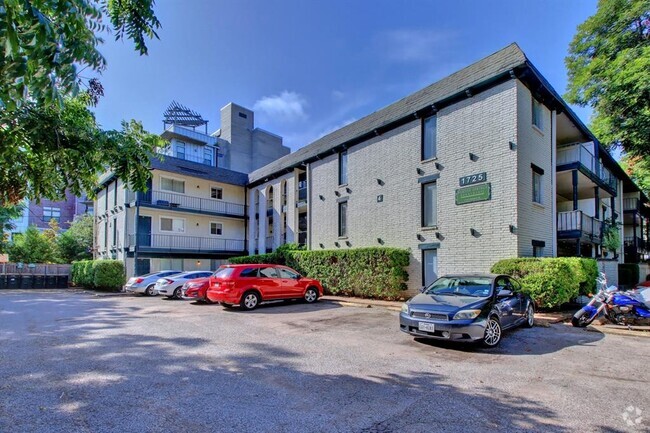 Building Photo - 1725 Toomey Rd Unit 305 Rental