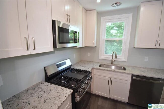 Photo - 219 W Burke St