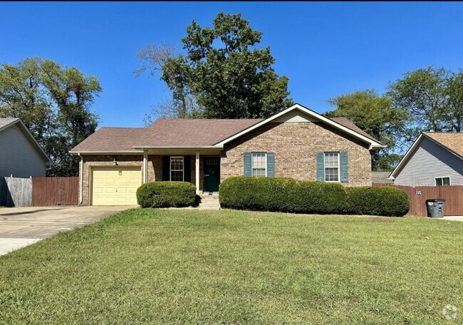 Building Photo - Three Bedroom with fenced-in backyard Rental