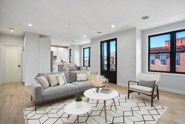 Building Photo - 210 Endicott St Unit 4