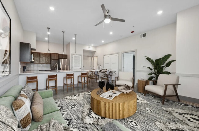 Building Photo - Bottle Art Lofts