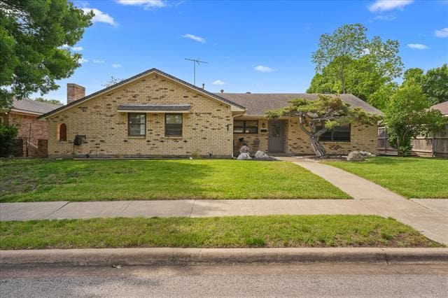 Building Photo - 1426 Lexington Dr