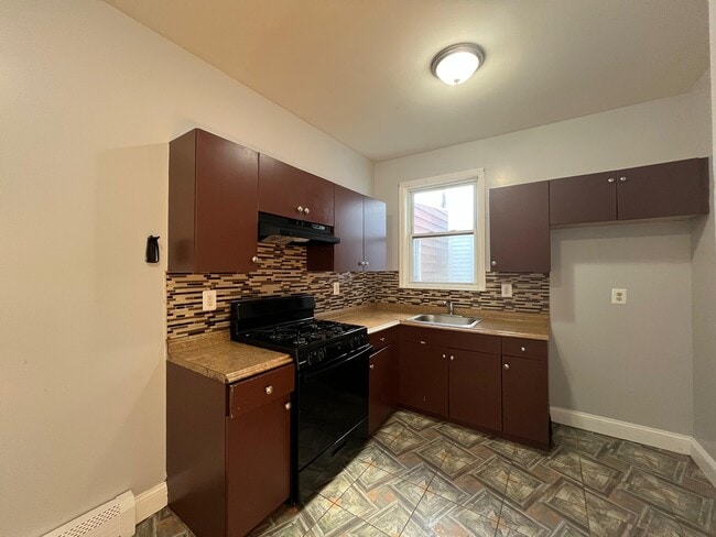 Building Photo - 158 Woodlawn Ave Unit 2B