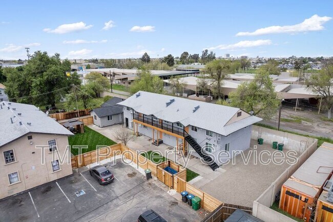 Photo - 1647 E 6th St