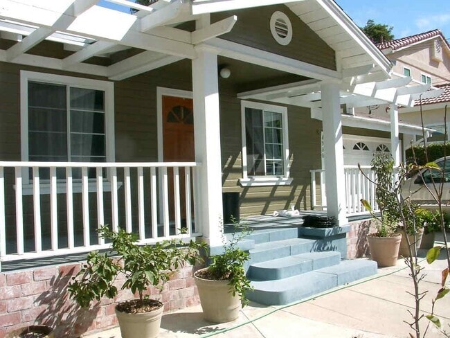 Building Photo - 4940 Lockhaven Ave Rental