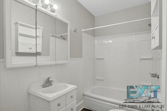 Photo - 2 Bedroom & 1 Bathroom Home