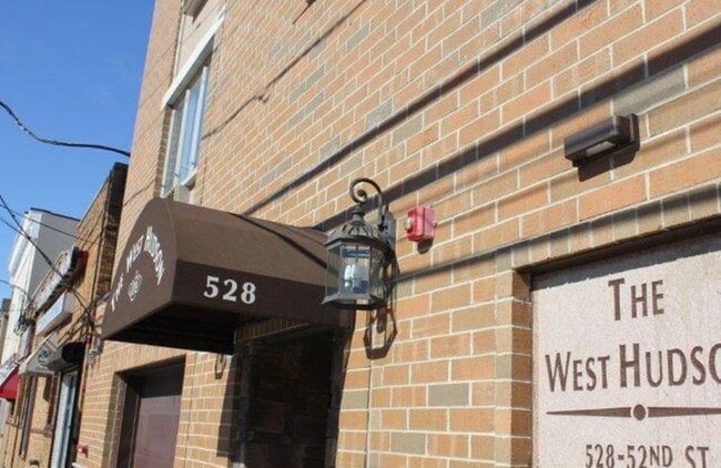Photo - 528 52nd St Unit 204