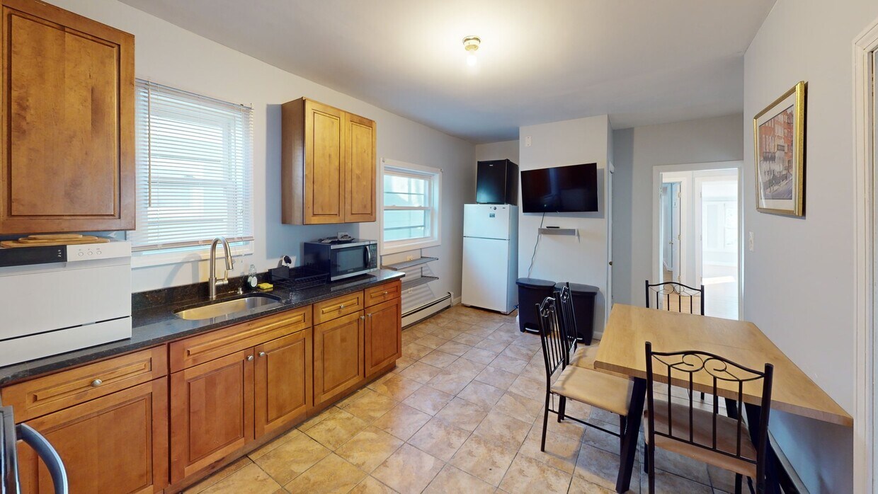 Photo - Private bedroom in 5 bed/3 bath Home