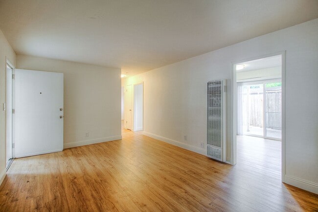 Photo - 801 W 9th St