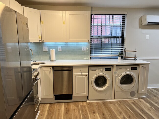 Photo - 1121 Walnut St Unit 2R